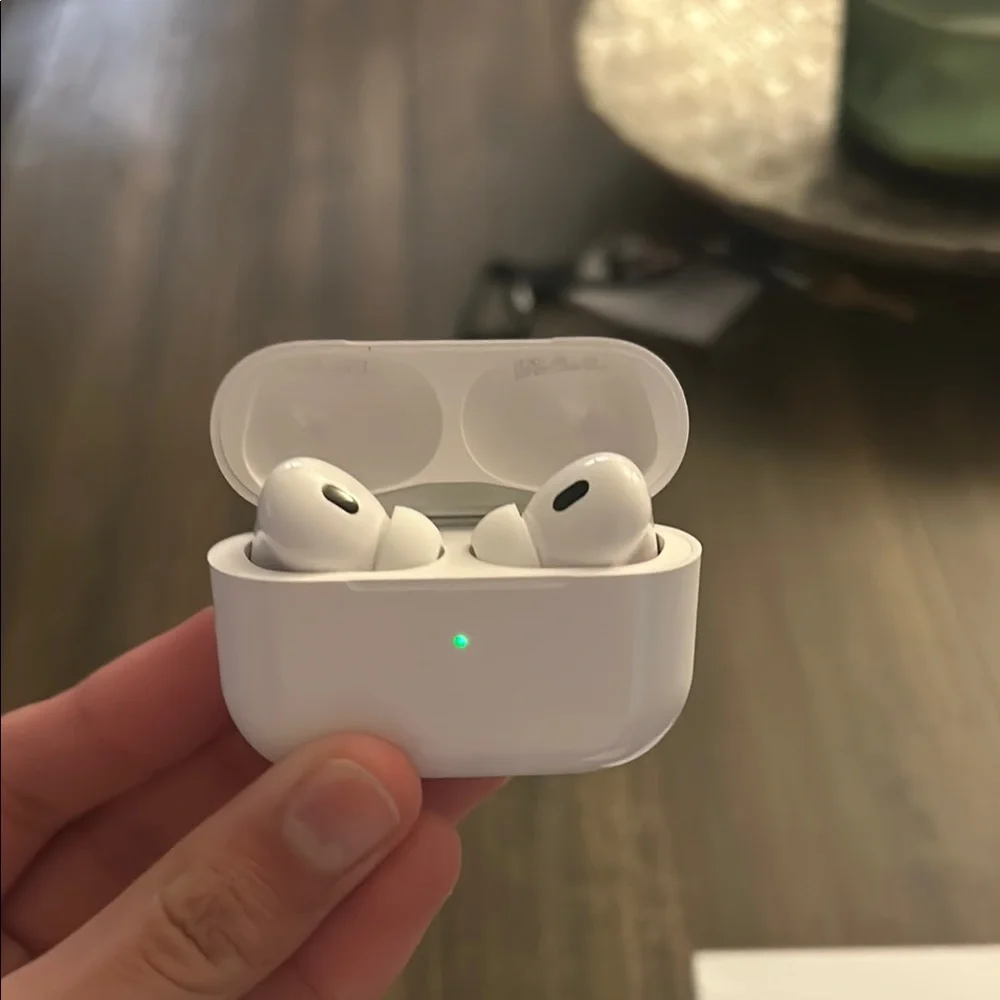 White Wireless Earbuds